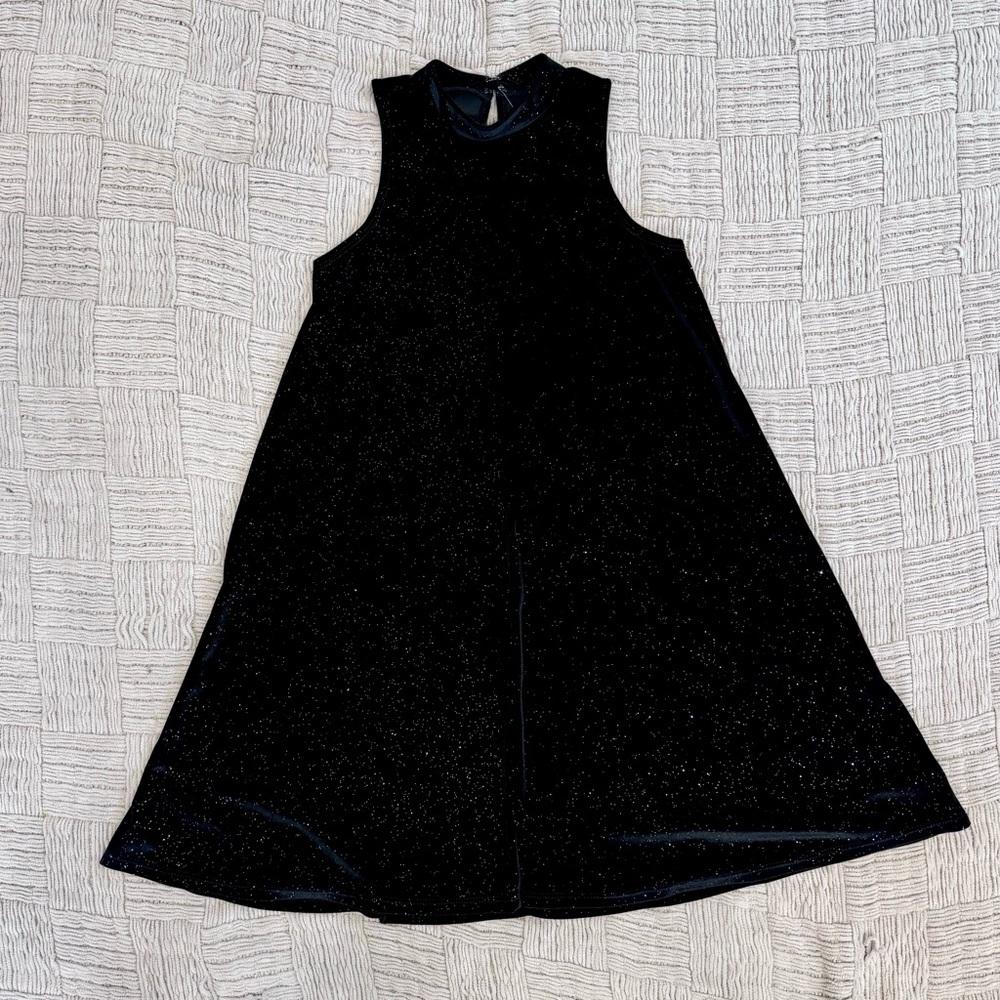 NWOT. Girls velvet sparkly  black dress size L (10-12) by Melrose and Market.